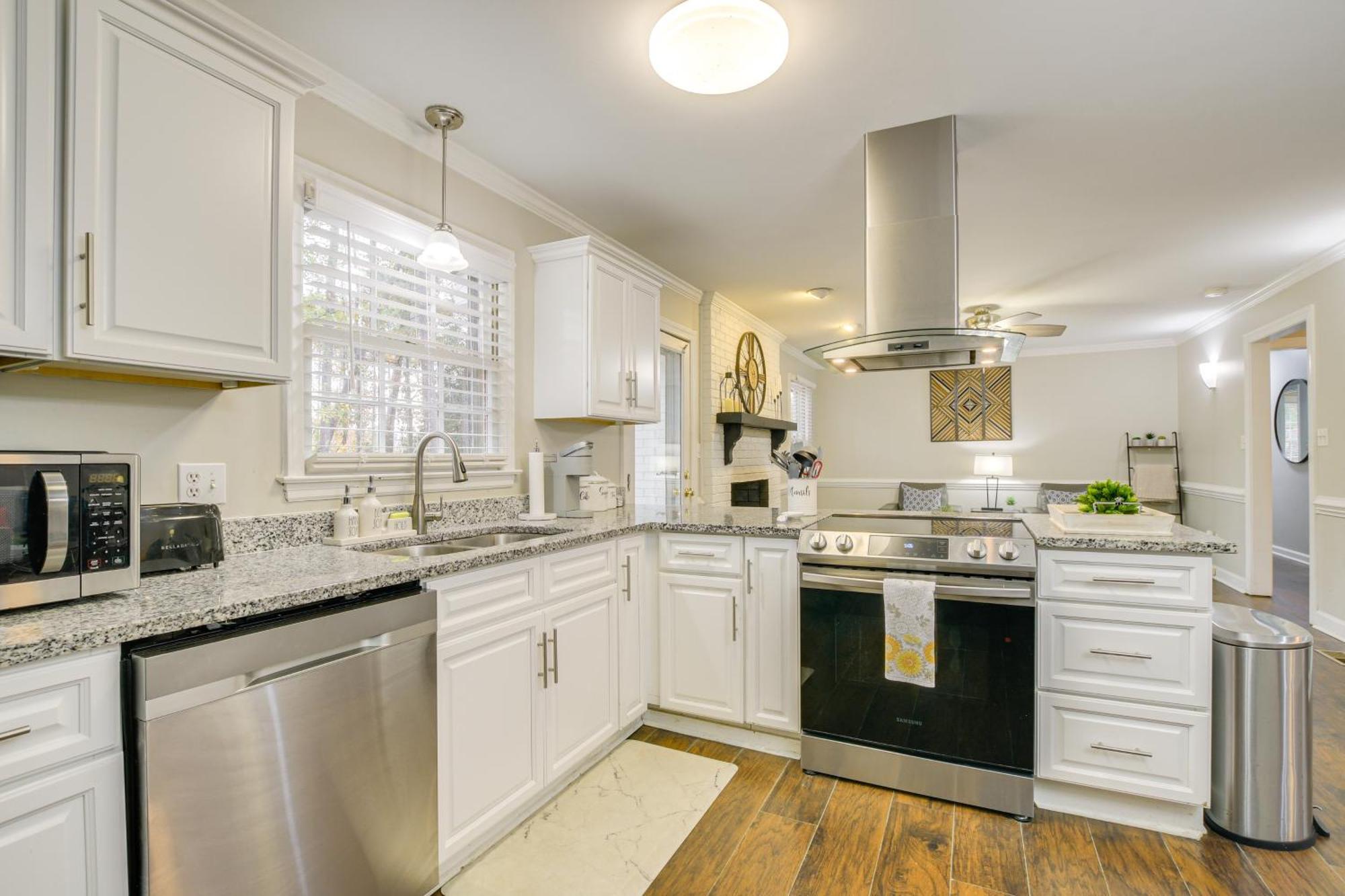 Serene Family Home With Deck In Knightdale! エクステリア 写真